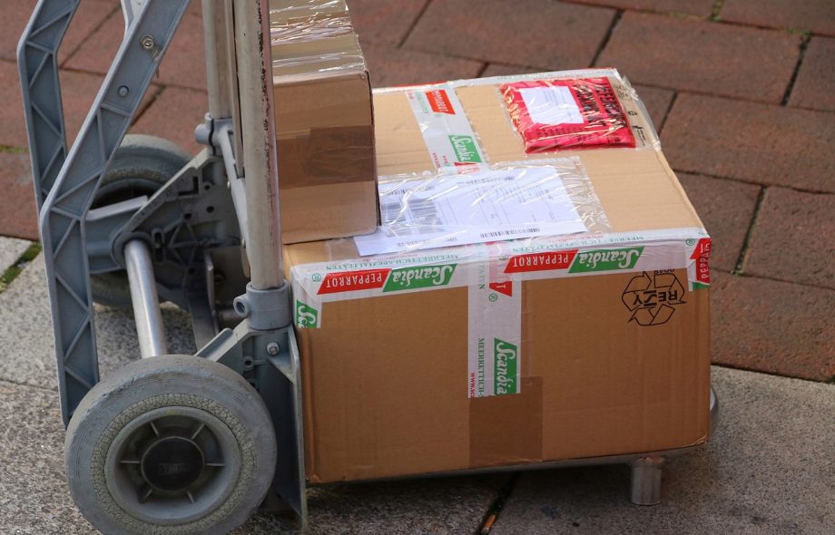 Courier service UK to India