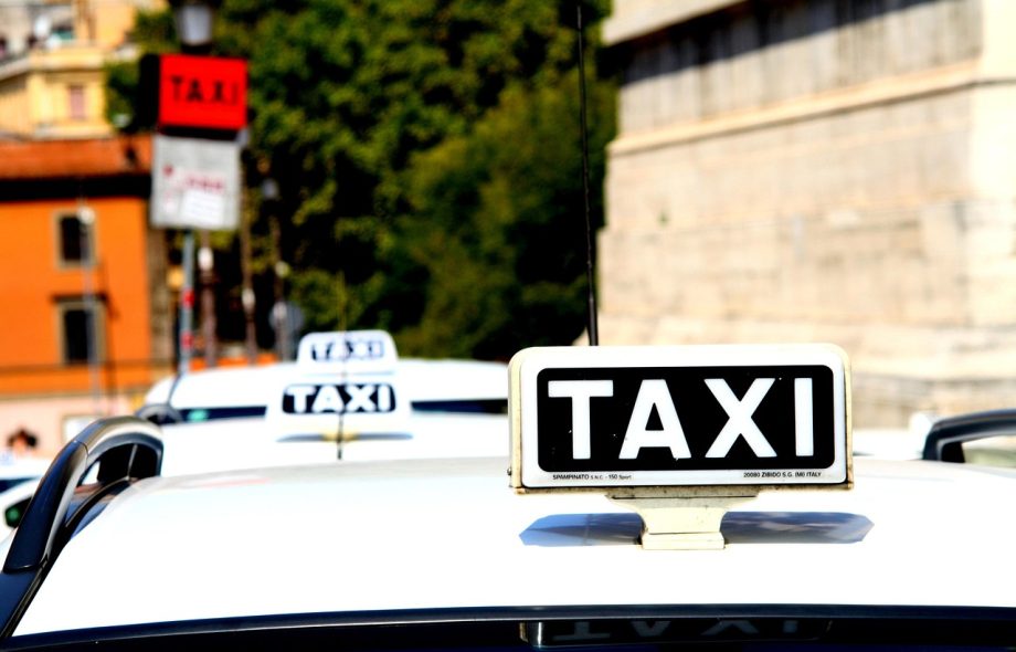 Taxi to Luton Airport